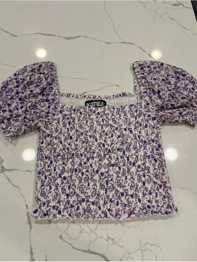 Katie J NYC White Floral Smocked Short Sleeve Top